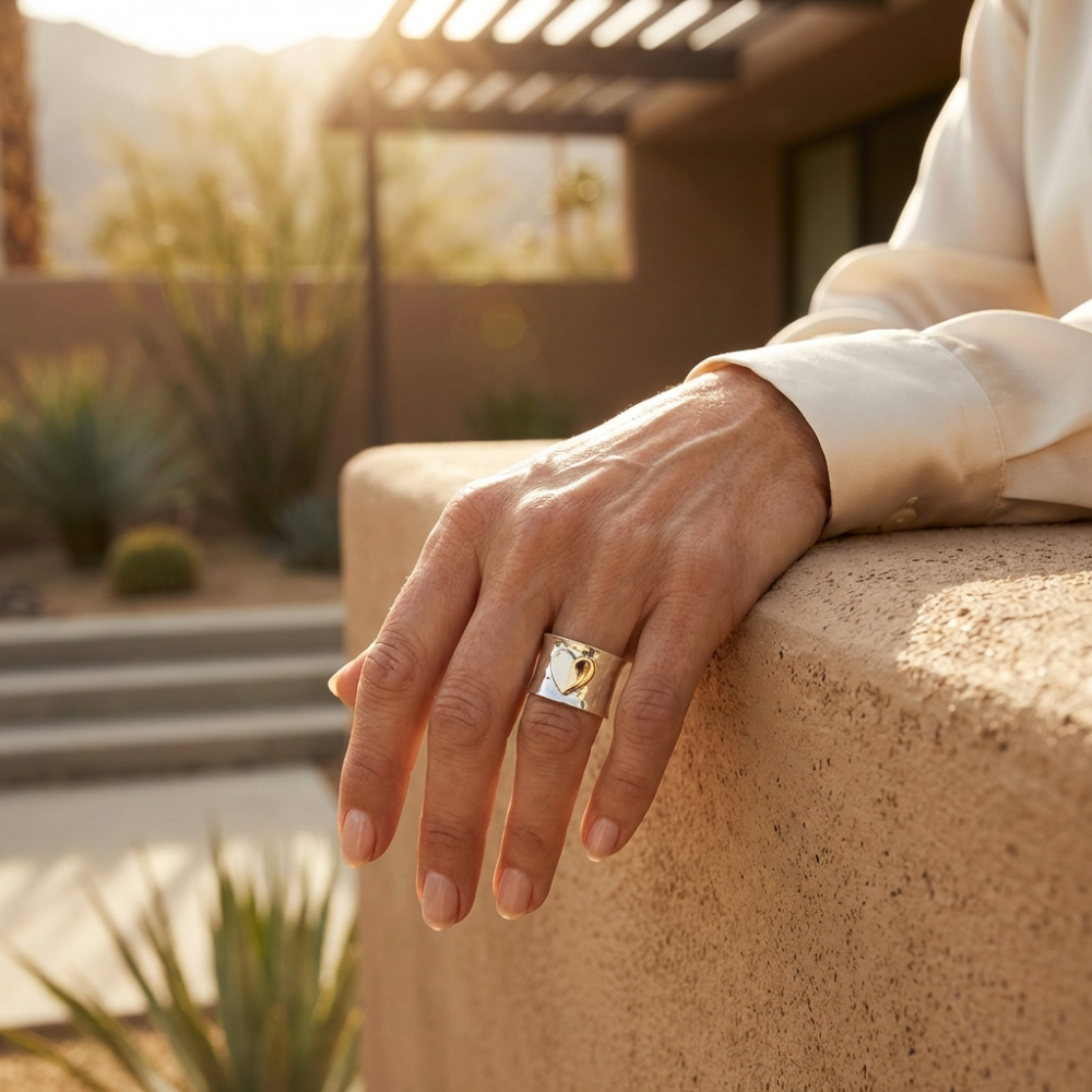 Amorina – Vintage-inspired hammered heart design – Ring