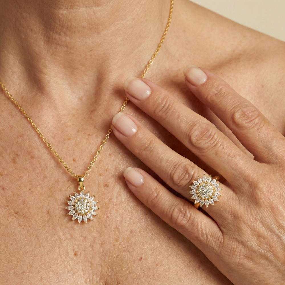 Aurelia – Vintage-inspired sun motif – Ring and necklace set