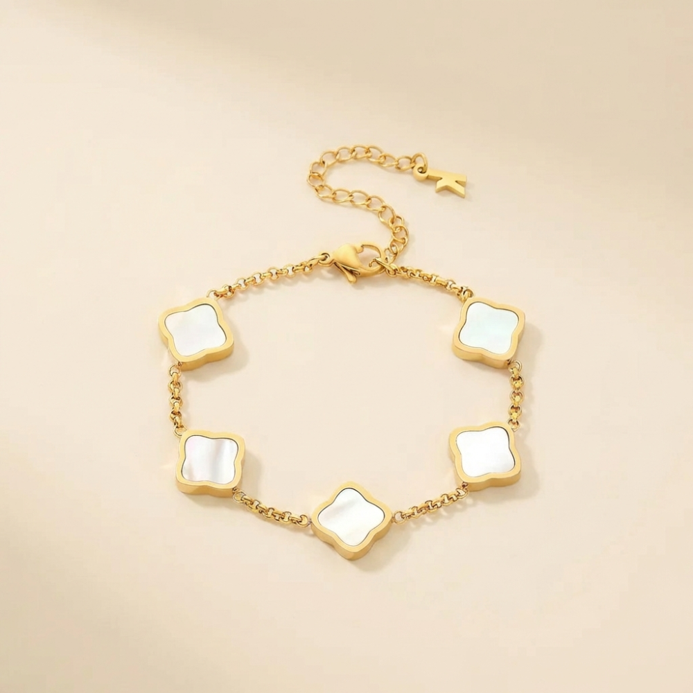 Celina – vintage-inspired clover link bracelet