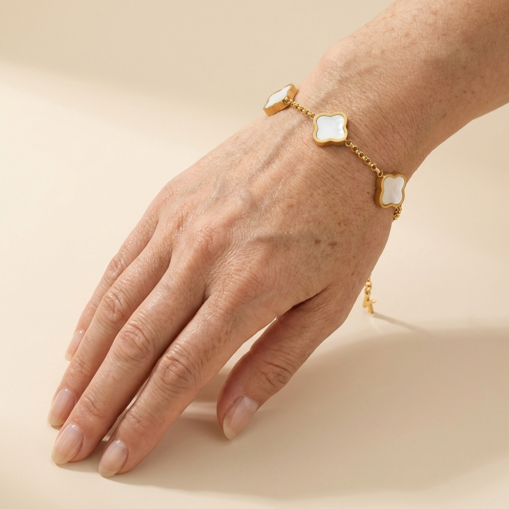 Celina – vintage-inspired clover link bracelet