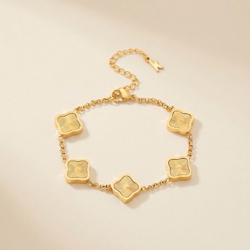 Celina – vintage-inspired clover link bracelet
