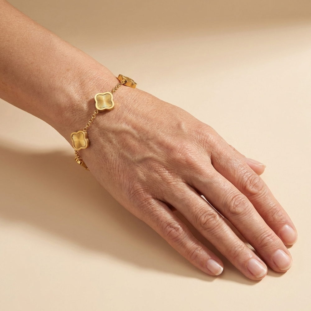 Celina – vintage-inspired clover link bracelet
