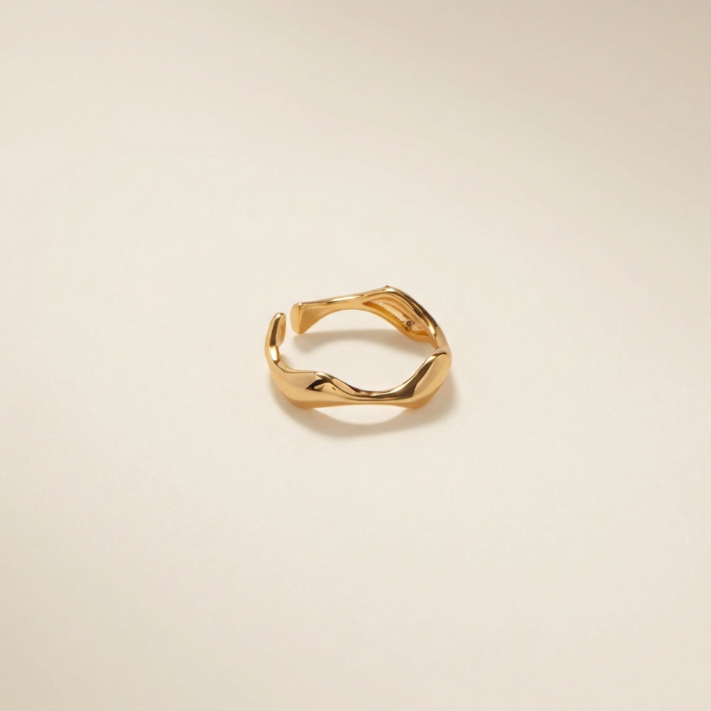 Elowen – sculptural wave form – ring
