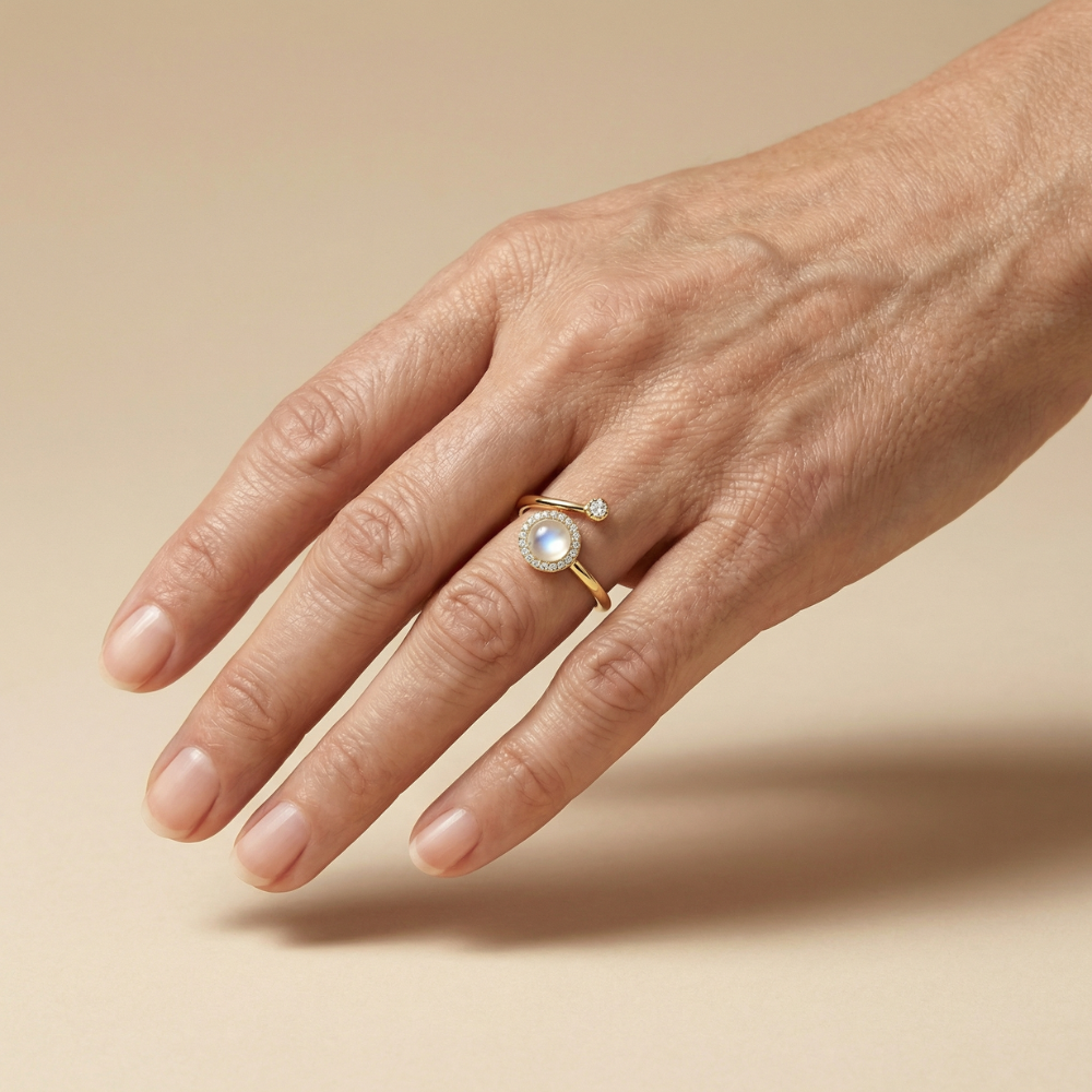 Luminara – Vintage-inspired halo setting – Adjustable ring