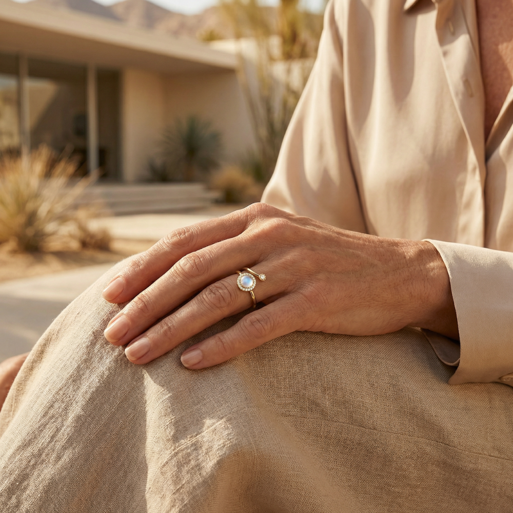 Luminara – Vintage-inspired halo setting – Adjustable ring