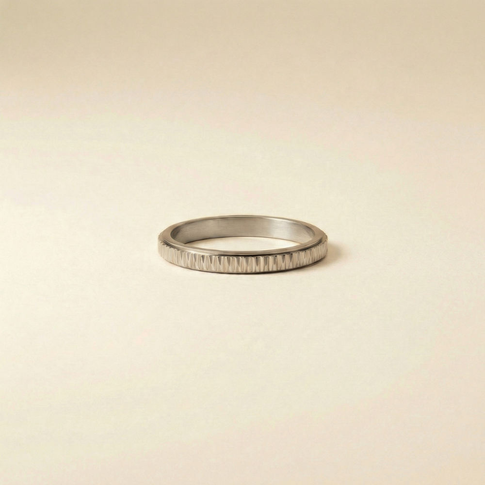 Meliora – Subtle engraved texture – Ring