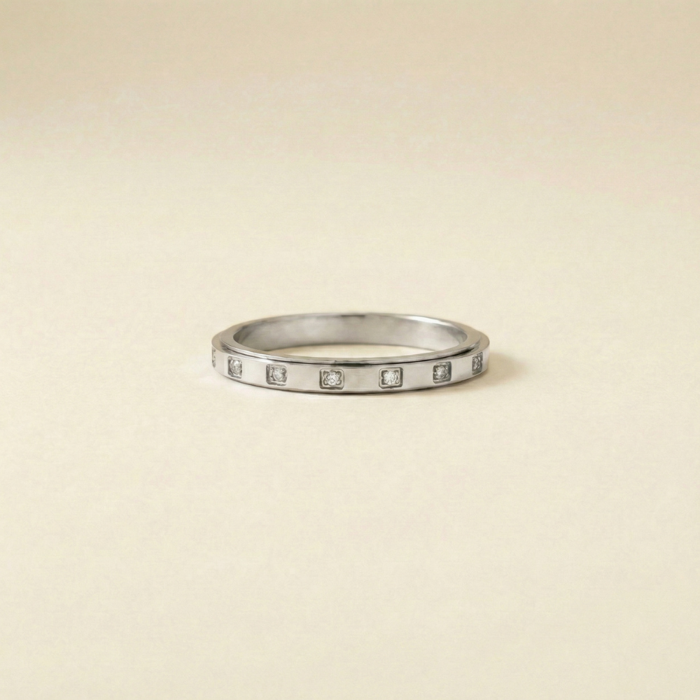 Rayelle – Vintage crystal square-set band – Ring