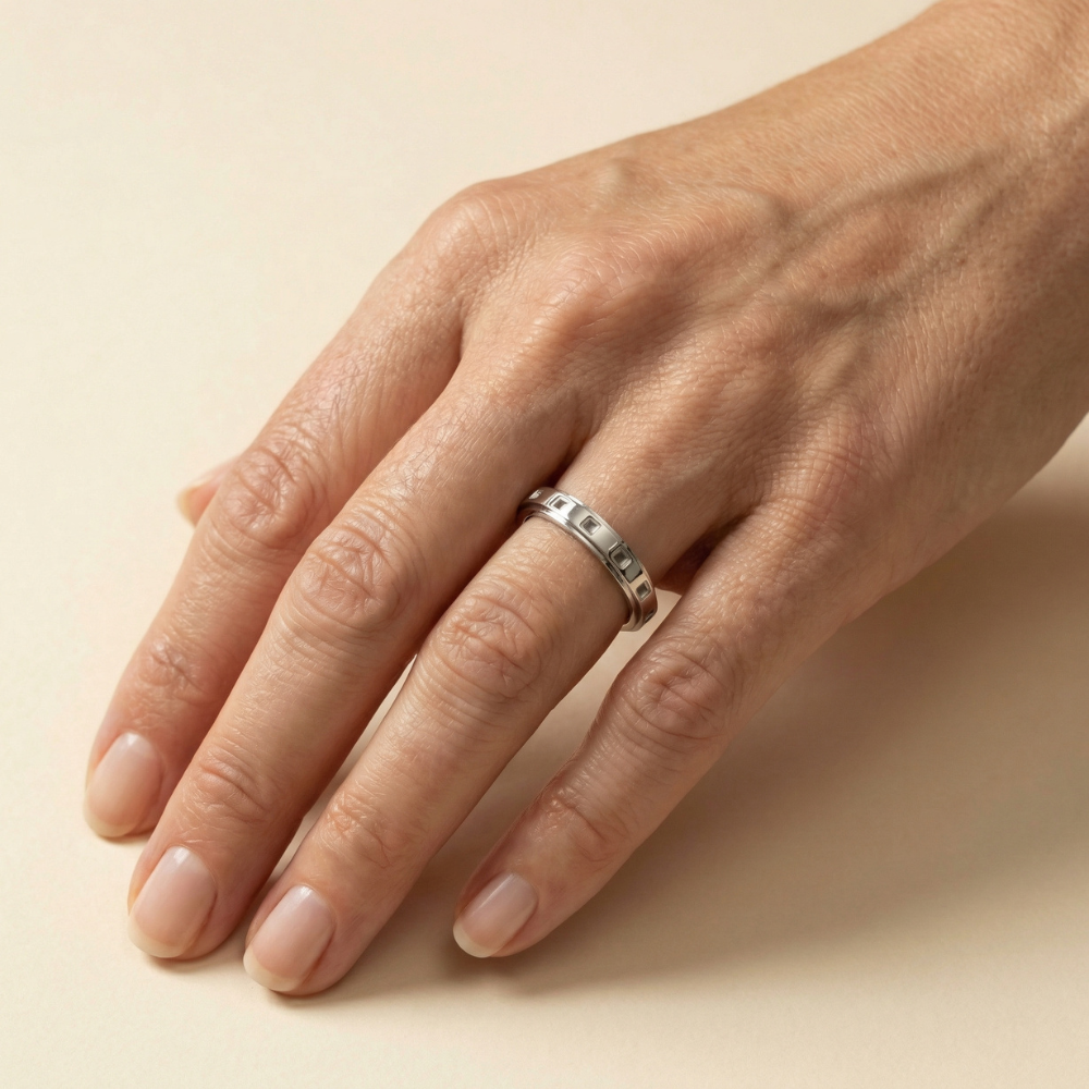 Rayelle – Vintage crystal square-set band – Ring