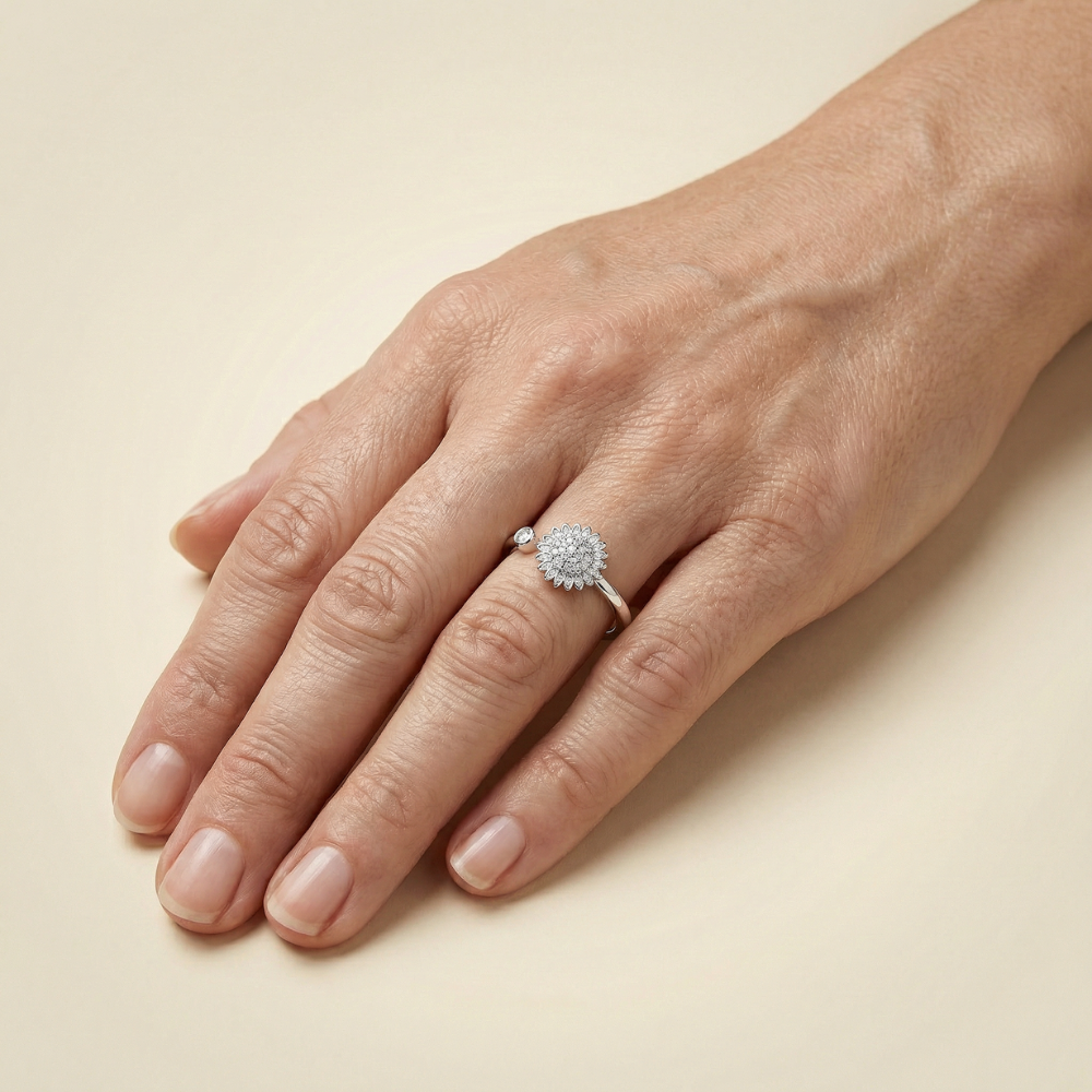 Serafina – Vintage-inspired sunflower motif – Adjustable ring