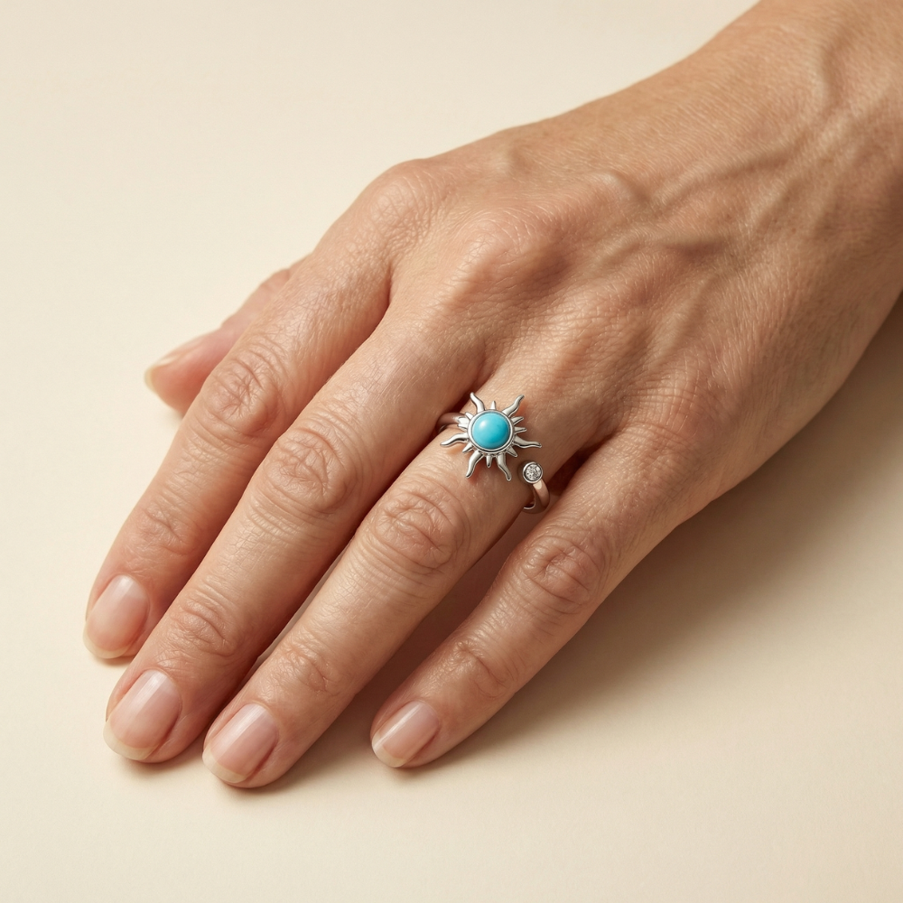 Solaria – Vintage-inspired sun motif – Adjustable ring