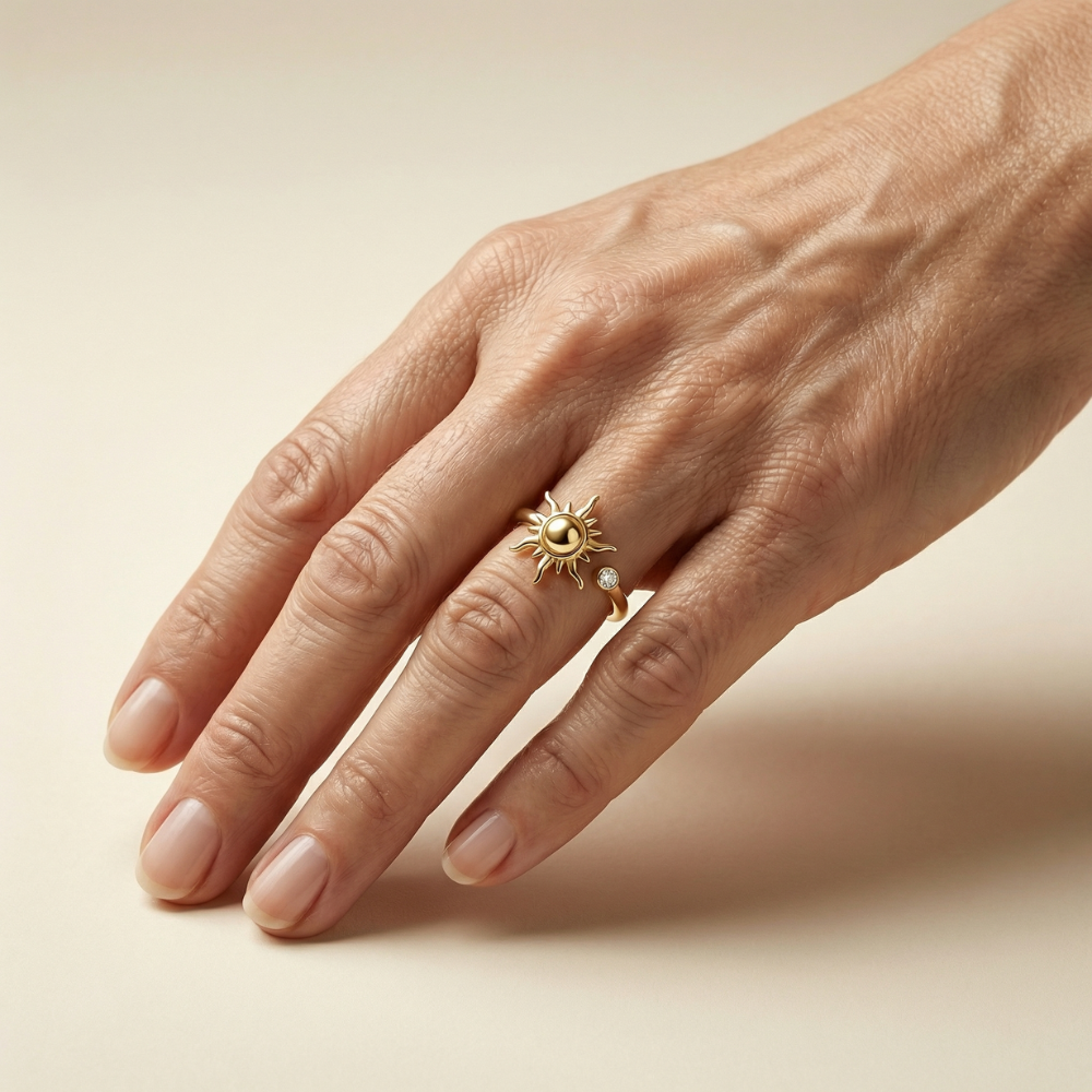 Solaria – Vintage-inspired sun motif – Adjustable ring