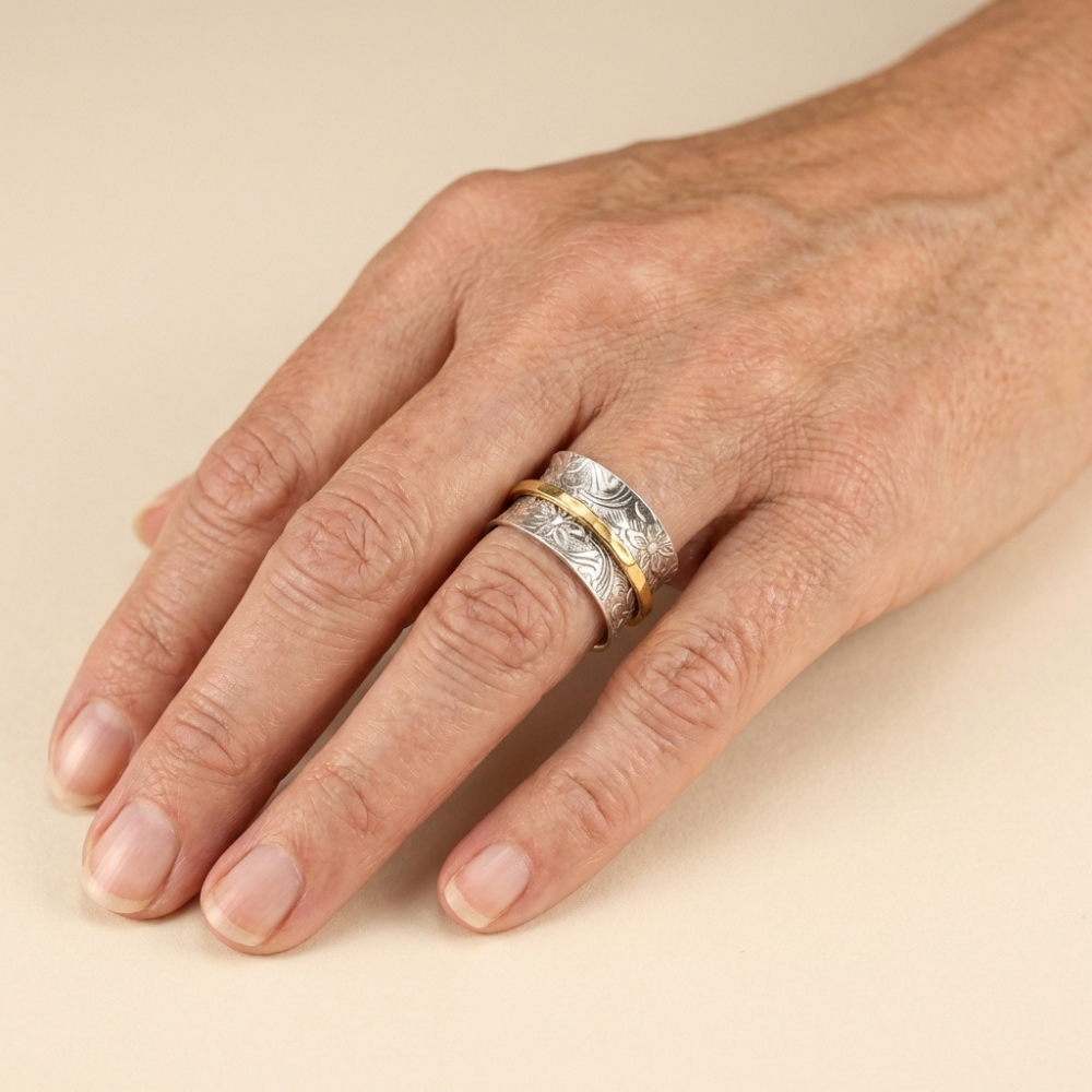 Varena – engraved two-tone spinner design – ring